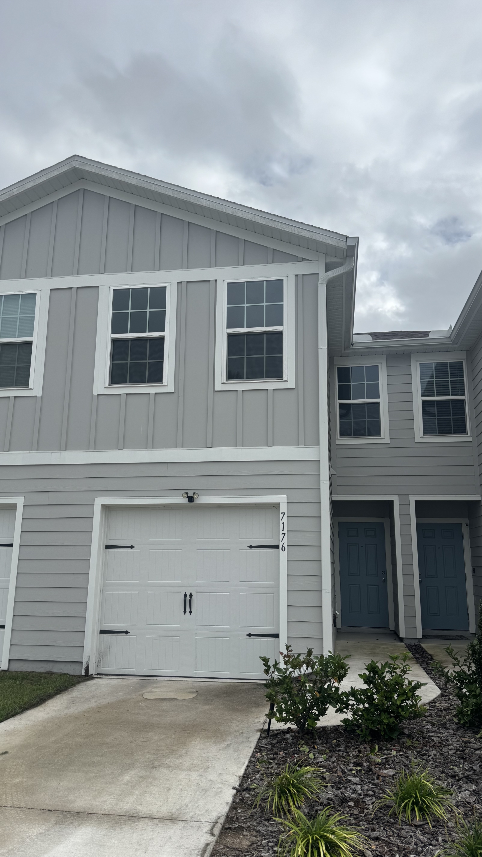 7176 Luminary ln