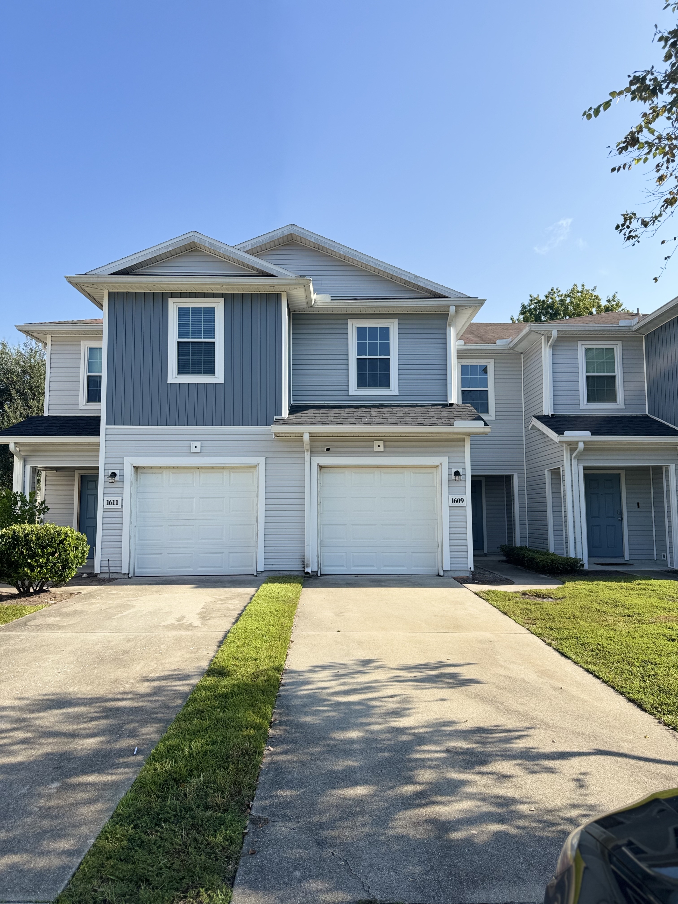 1609 Biscayne Bay Circle
